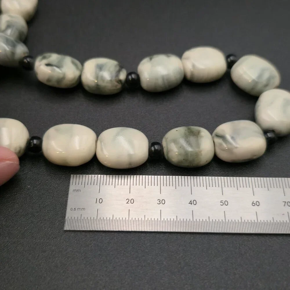 18 Inch Feather Gray Calcite Stone Chunky Necklace B1000 - Picture 5 of 6